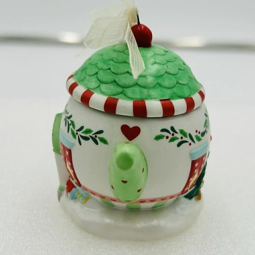 Vintage 2001 Hallmark Keepsake Christmas Ornament 